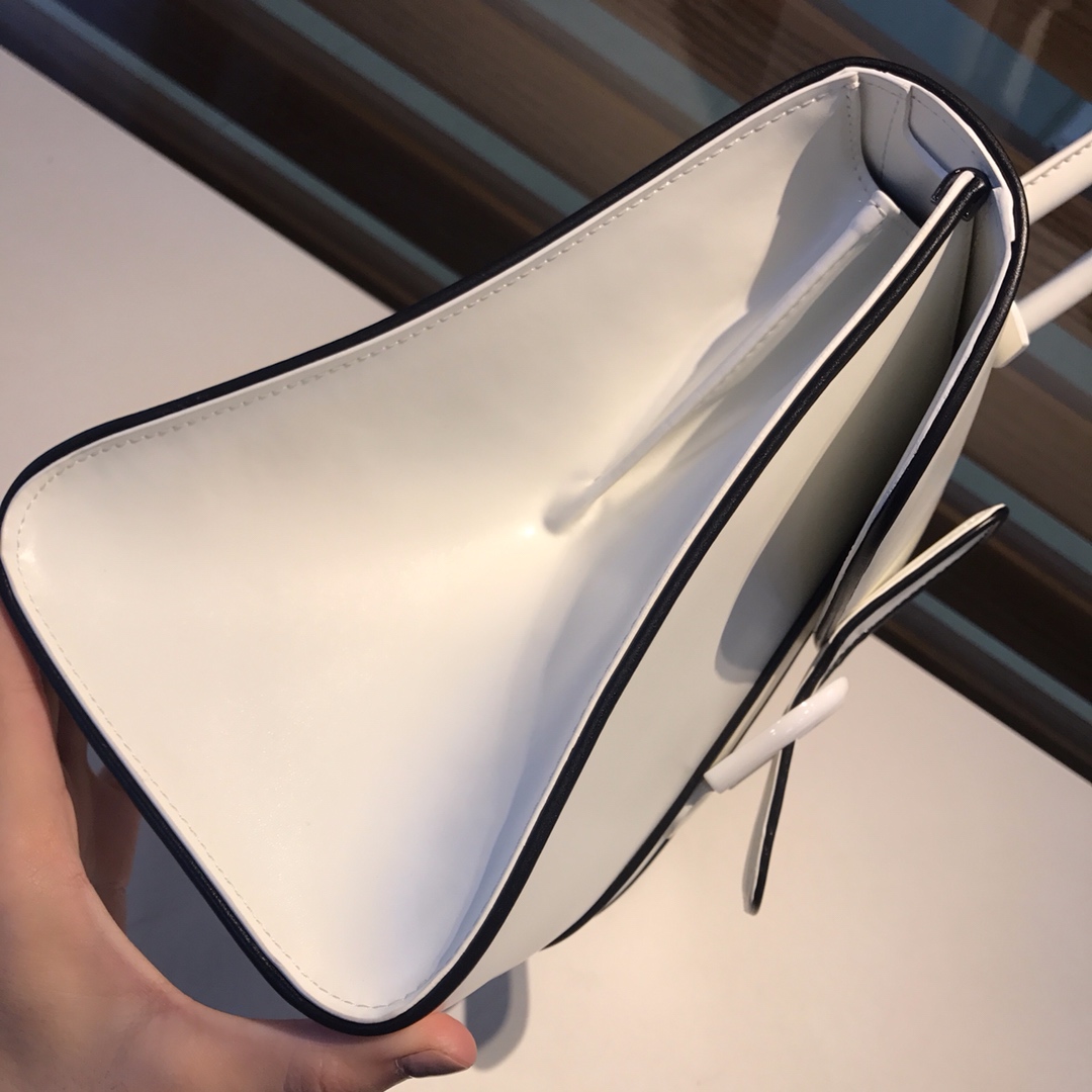 델보 브리앙 복스 토트백 미듐